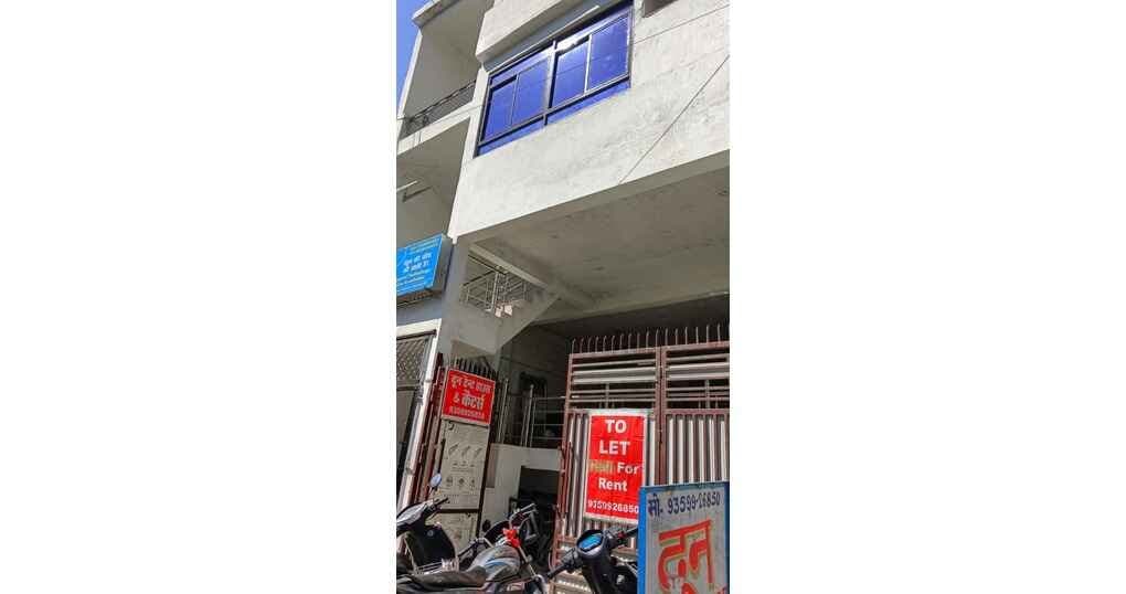 Hall 1300 sqft Near Neelkanth Hospital — thumbnail 4