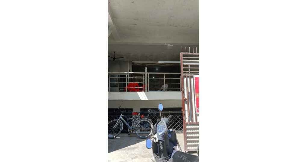 Hall 1300 sqft Near Neelkanth Hospital — thumbnail 5