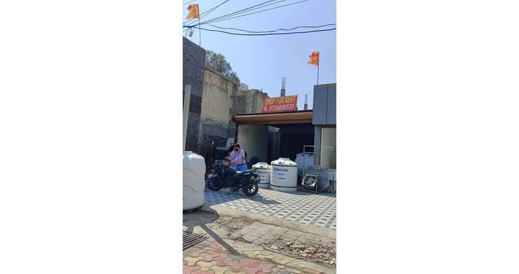 Hall 700 SqFt For Rent Near Sheesh Mahal — thumbnail 2