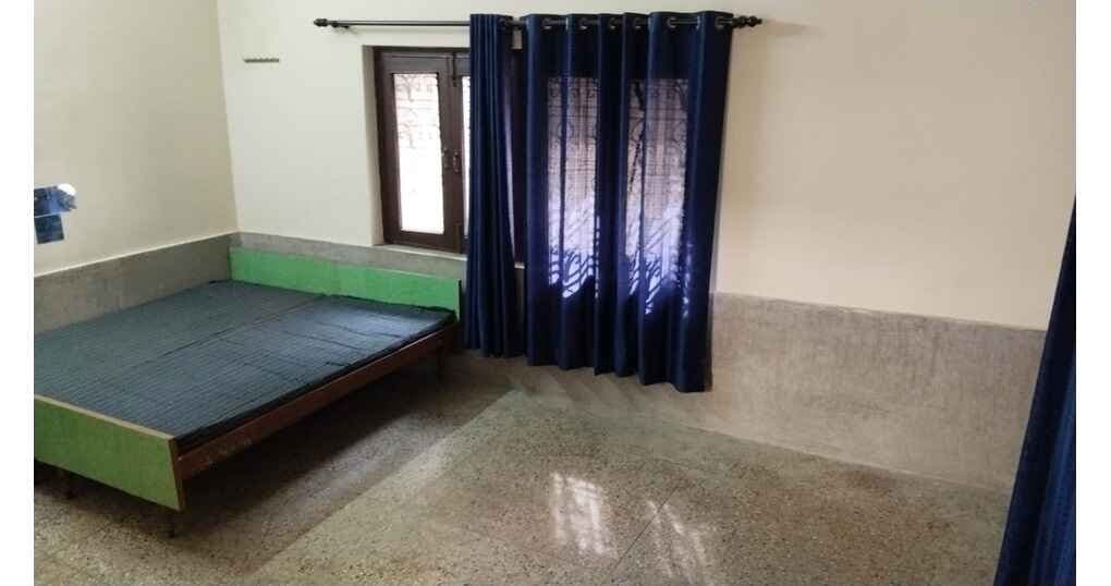 Single Room For Rent Near Krishna Hospital — thumbnail 5