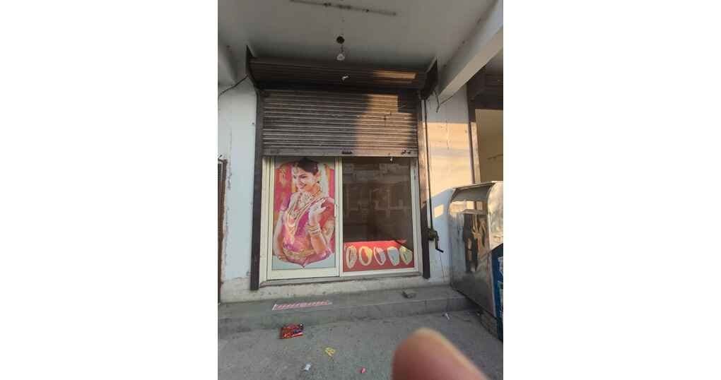 Shop 242 SqFt For Rent Near RTO Road — thumbnail 4