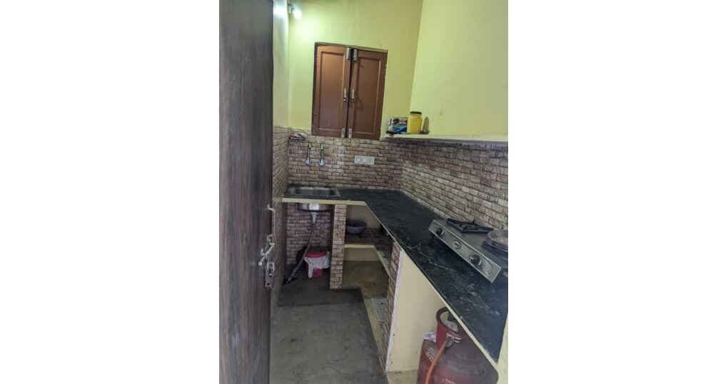 Rent Now 2Room Set Near City station road, Bareilly — thumbnail 2