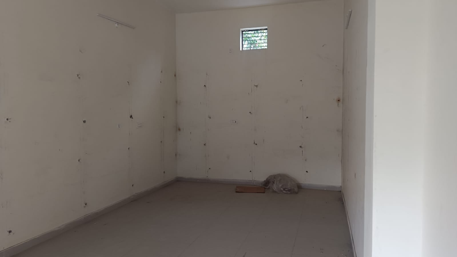 Rent Now 390 SqFt Shop Near Gas Godam road, Haldwani — thumbnail 2