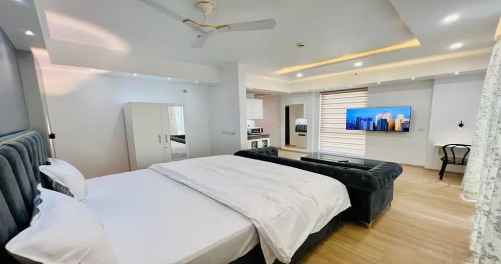 Book Now EzyStay Suites – White House Homestay Near Lucknow, India — thumbnail 3