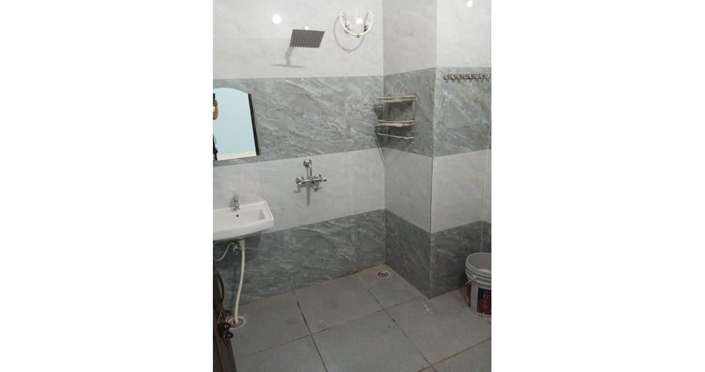 Rent Now 2Room Set Near Anand puri phase-II Nawabi Road, Haldwani — thumbnail 2