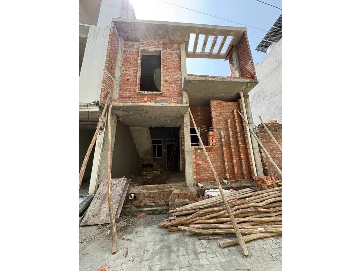 Spacious 100 Gaj House for Sale in Shiv Dham Colony Bareilly