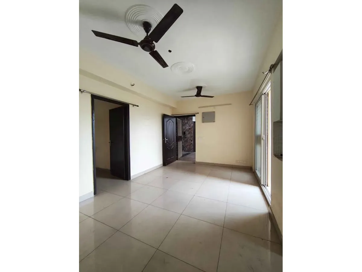2BHK Semi-Furnished Flat for Rent in Greater Noida at 19k