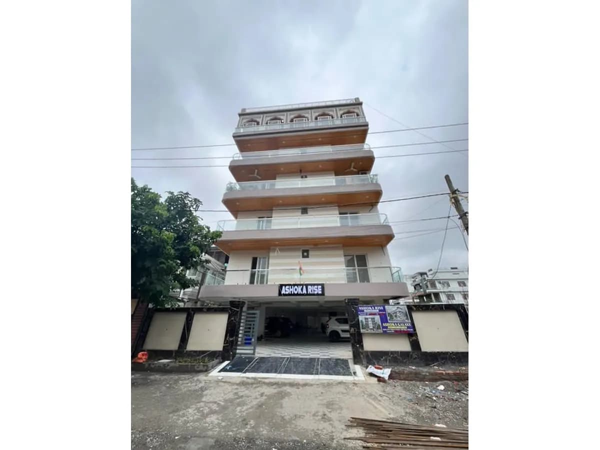 Spacious 3 BHK Independent Flat for Sale in GMS Road Dehradun