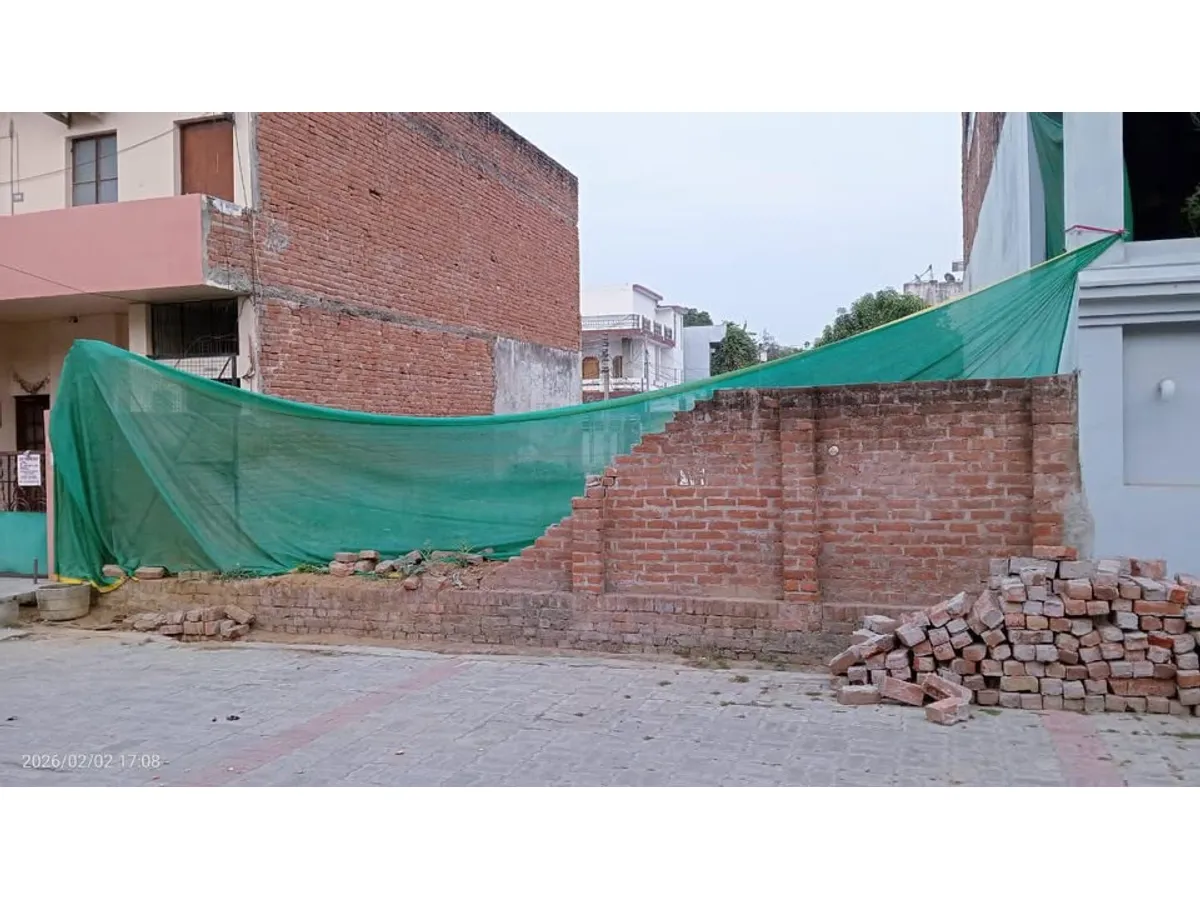 Commercial house/plot on 50ft road for sale in Lucknow